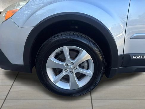 Used 2014 Subaru Outback 3.6R Limited w/ Moonroof Package AWD/4WD image 43