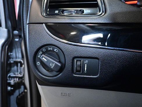 Used 2019 Dodge Grand Caravan SXT w/ Rear Park Assist Package image 36