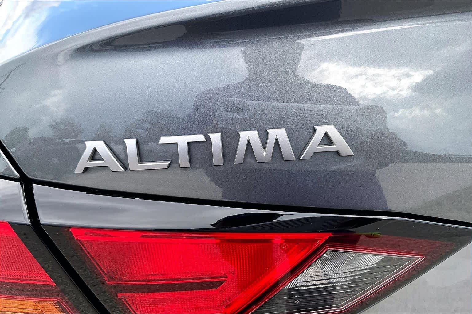 Used 2025 Nissan Altima 2.5 SR w/ SR Premium Package FWD image 10