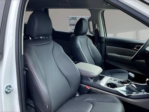 New 2026 Kia Carnival FWD image 10