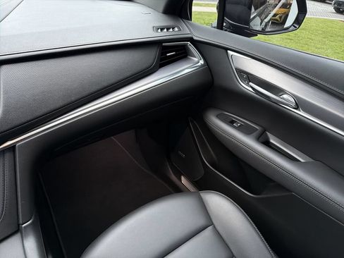 Certified 2022 Cadillac XT5 Luxury FWD image 16
