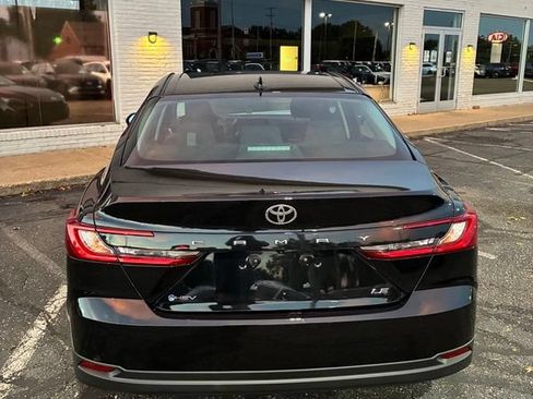 Used 2025 Toyota Camry LE FWD image 5