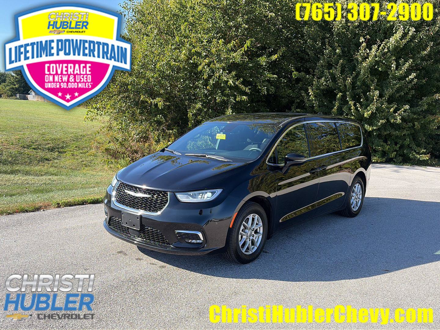 Used 2024 Chrysler Pacifica Touring FWD image 1