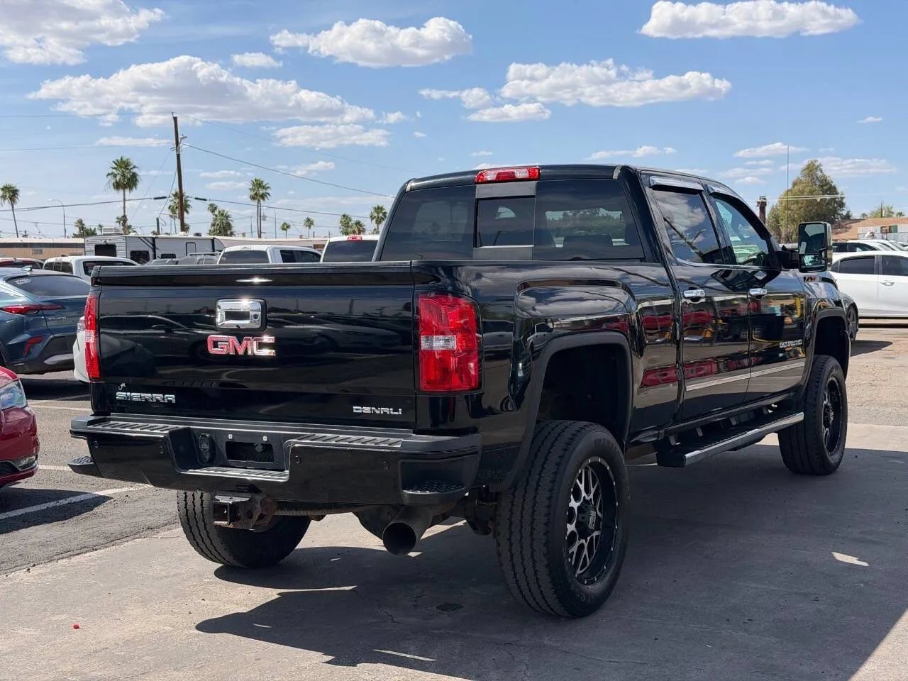 Used 2017 GMC Sierra 2500 Denali w/ Duramax Plus Package AWD/4WD image 10