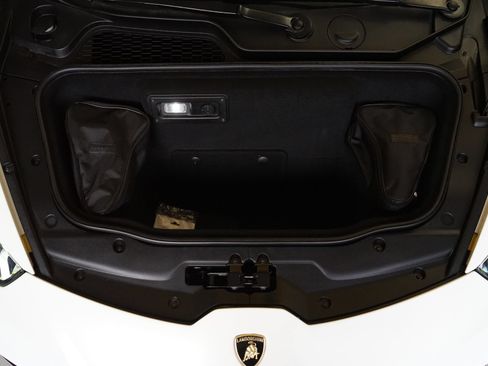 Used 2019 Lamborghini Huracan LP 580-2 RWD image 23
