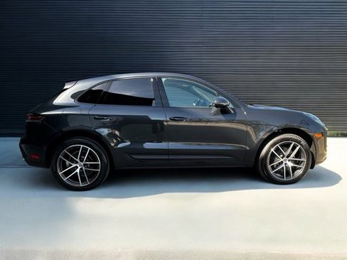 Certified 2025 Porsche Macan image 8