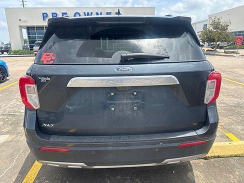 Used 2024 Ford Explorer XLT w/ Equipment Group 202A RWD image 4