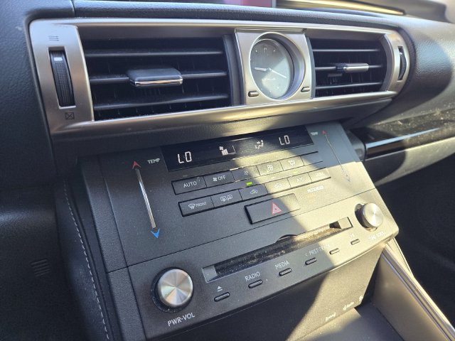 Used 2016 Lexus IS 200t RWD image 18