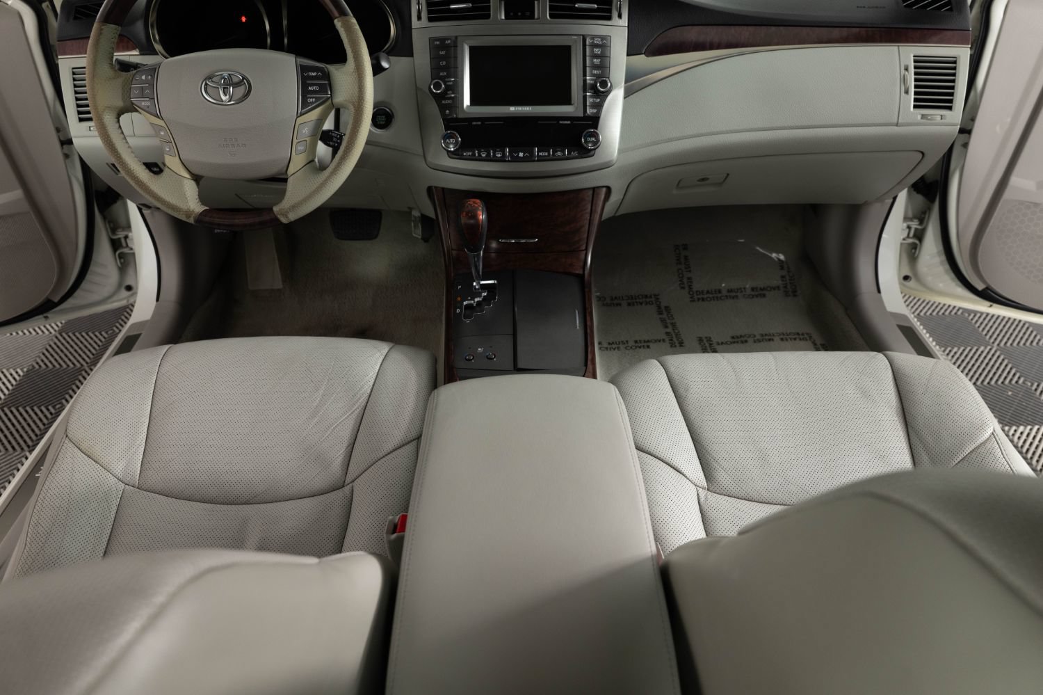Used 2011 Toyota Avalon Limited FWD image 36