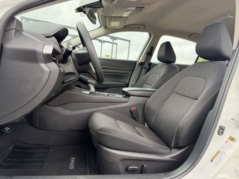 Used 2025 Nissan Altima 2.5 SV FWD image 26