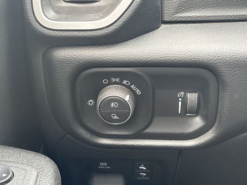 Used 2022 RAM 1500 Big Horn AWD/4WD image 12