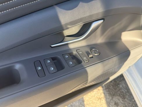 Used 2025 Hyundai Elantra SEL FWD image 30