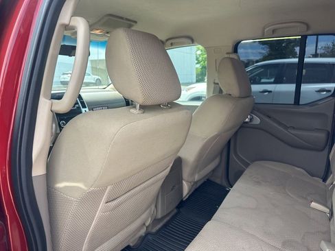 Used 2015 Nissan Frontier SV image 7
