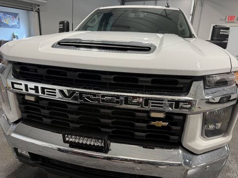 Used 2020 Chevrolet Silverado 2500 LT w/ Convenience Package AWD/4WD image 2