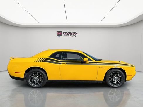 Used 2017 Dodge Challenger GT w/ Driver Convenience Group image 9