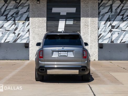 Used 2023 Rolls-Royce Cullinan w/ Cullinan Package image 11