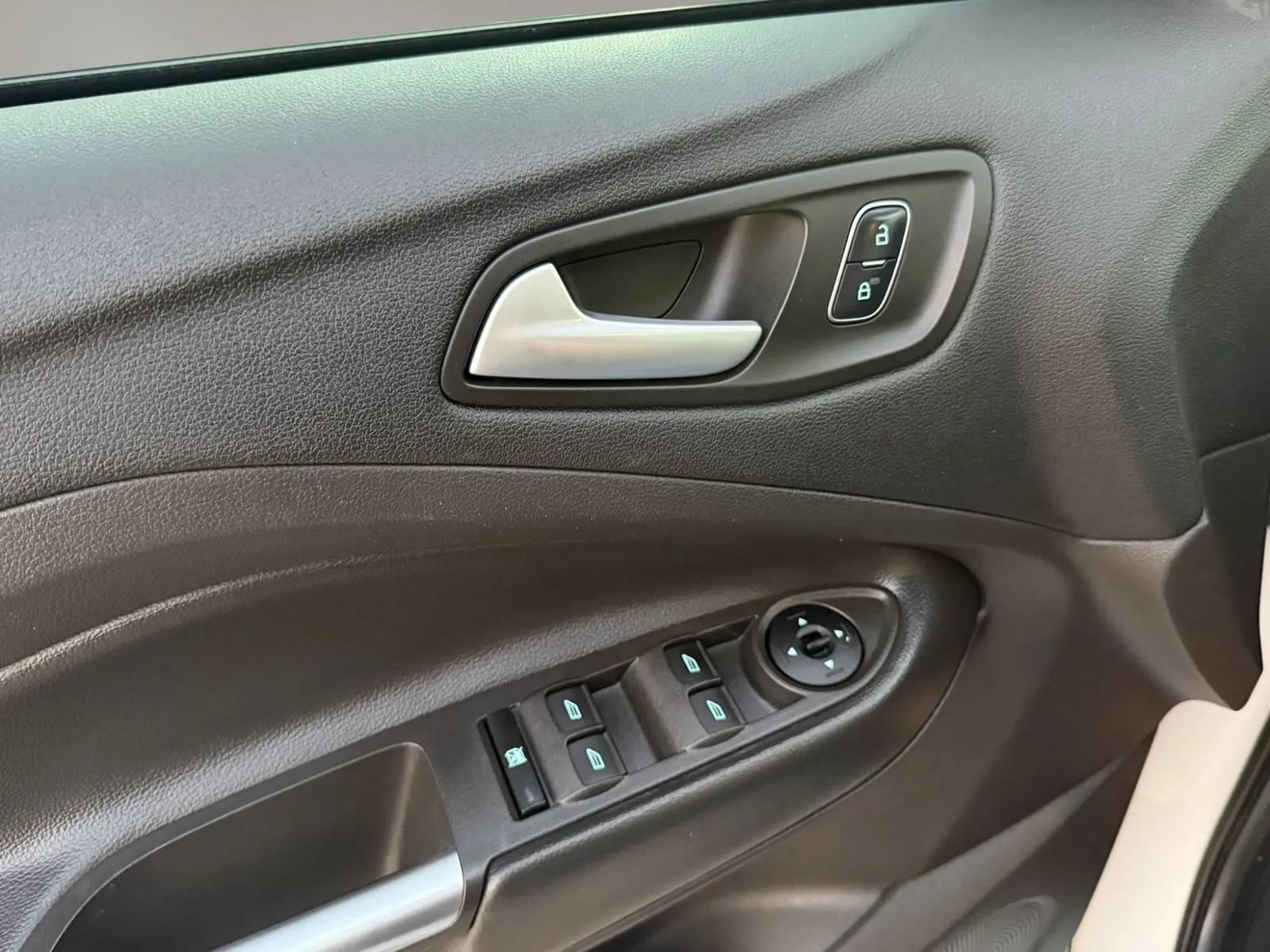 Used 2018 Ford Escape SEL AWD/4WD image 32