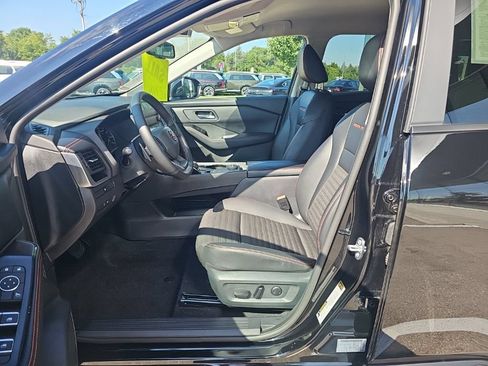 Used 2025 Nissan Rogue SV w/ Rock Creek Premium Package AWD/4WD image 9