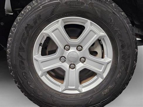 Used 2020 Jeep Wrangler Sport image 18