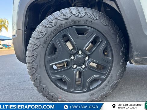 Used 2018 Jeep Renegade Trailhawk image 12