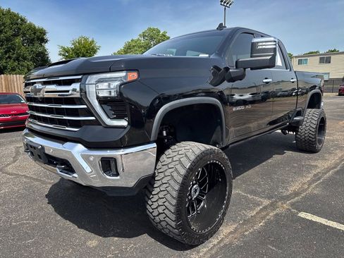 Used 2024 Chevrolet Silverado 2500 LTZ w/ LTZ Plus Package AWD/4WD image 3