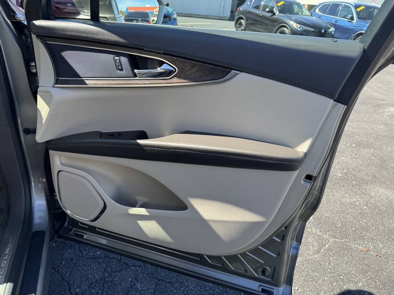 Used 2016 Lincoln MKX Reserve w/ Climate Package AWD/4WD image 34