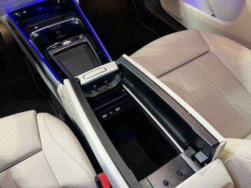 Used 2025 Mercedes-Benz GLB 250 image 29