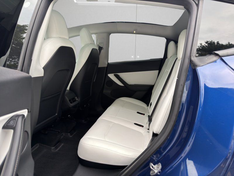 Used 2022 Tesla Model Y Long Range AWD/4WD image 10