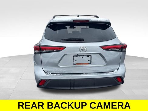 Used 2023 Toyota Highlander LE image 4