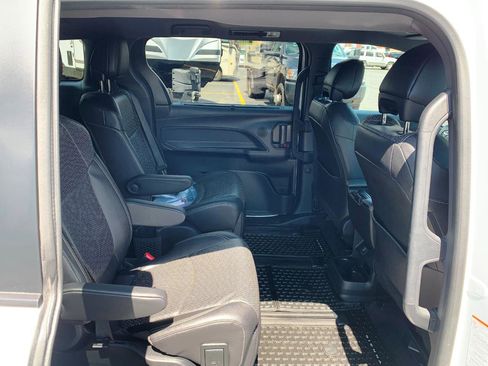 Used 2023 Toyota Sienna XSE AWD/4WD image 17