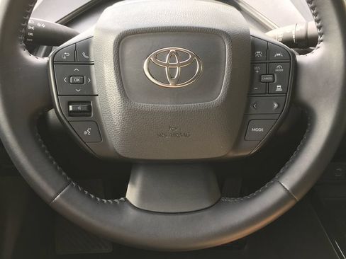 Used 2025 Toyota Prius LE FWD image 13
