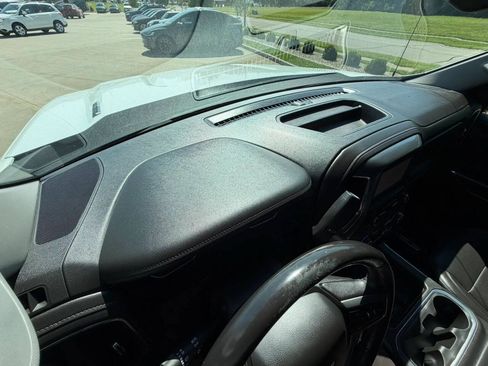 Used 2020 Chevrolet Silverado 1500 LTZ AWD/4WD image 30