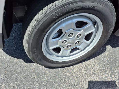 Used 2015 Jeep Patriot Sport image 9