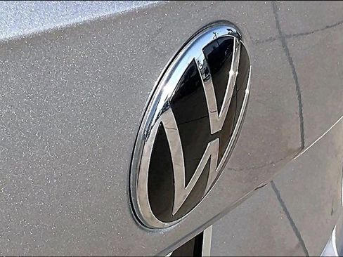 Used 2022 Volkswagen Taos SE image 30