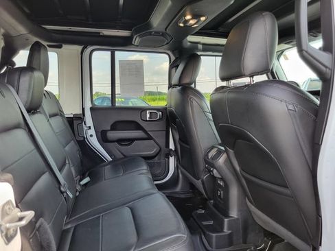 Used 2023 Jeep Wrangler Unlimited Sahara AWD/4WD image 31