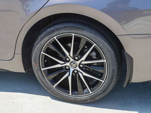Used 2023 Toyota Camry SE FWD image 11