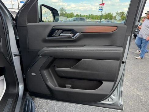 Used 2025 GMC Yukon XL Denali AWD/4WD image 26