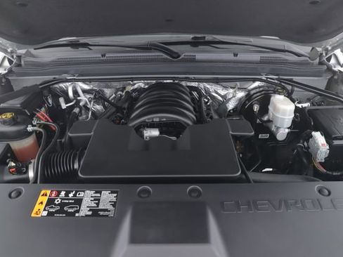 Used 2018 Chevrolet Suburban LT AWD/4WD image 15