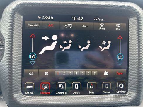 Used 2022 Jeep Wrangler Unlimited Sahara AWD/4WD image 32