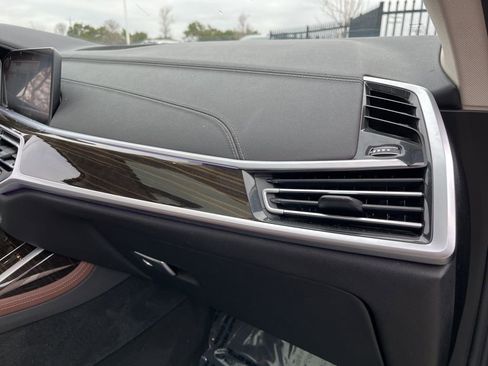 Used 2022 BMW X7 xDrive40i w/ Parking Assistance Package image 32