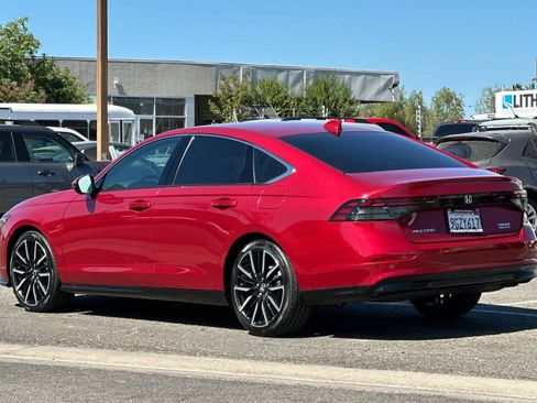 Used 2023 Honda Accord Touring image 7