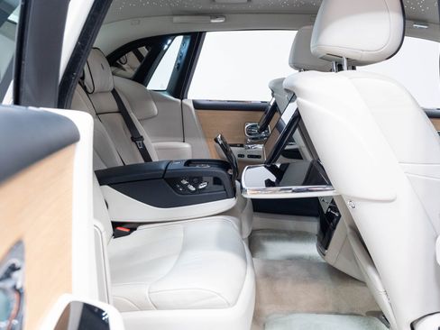 Used 2019 Rolls-Royce Phantom Sedan RWD image 67