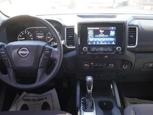 Used 2022 Nissan Frontier SV image 15