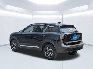 Used 2025 Nissan Kicks SV FWD video 3