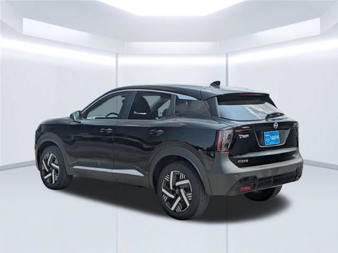 Used 2025 Nissan Kicks SV FWD image 3