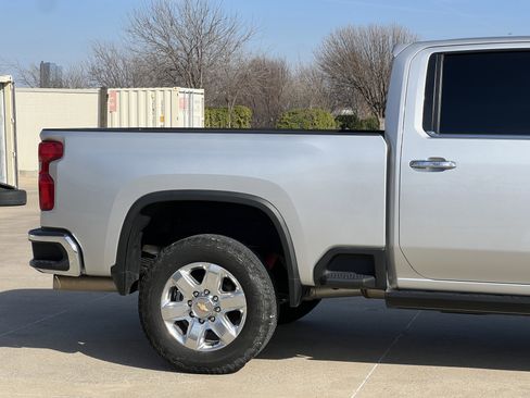 Used 2023 Chevrolet Silverado 2500 LTZ w/ LTZ Premium Package image 11