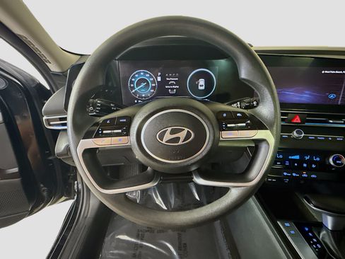 Used 2024 Hyundai Elantra SEL FWD image 13