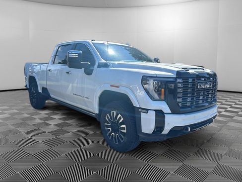 Used 2025 GMC Sierra 3500 Denali Ultimate AWD/4WD image 3