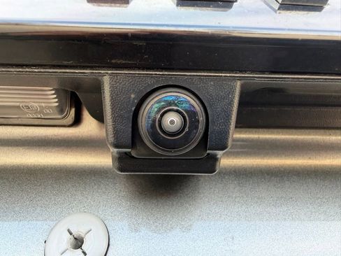 Used 2024 Nissan Armada SL w/ Captain's Chairs Package image 9