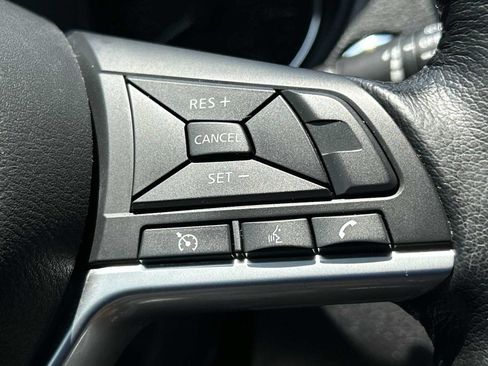 Used 2020 Nissan Rogue SV AWD/4WD image 15